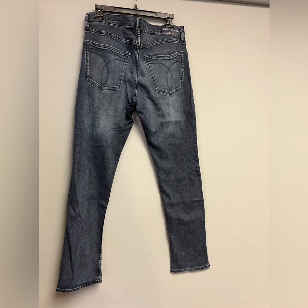Two pairs of Calvin Klein jeans. Dark and Blue rinse. Straight leg size 32x32. - Picture 5 of 7